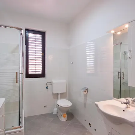 1 Bedroom Lovely In Apartment Pula