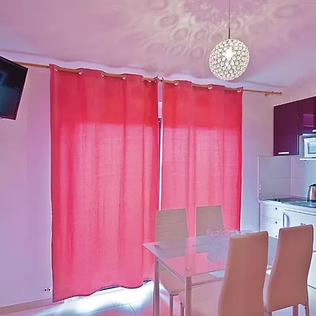 Apartment 1 Bedroom Lovely In *