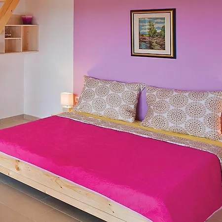 Apartment 1 Bedroom Lovely In *