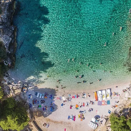 Apartment 1 Bedroom Lovely In Pula