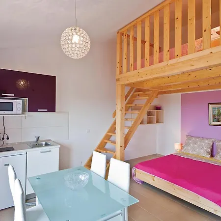 1 Bedroom Lovely In Πούλα
