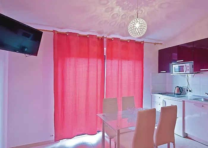 Apartmán 1 Bedroom Lovely In *